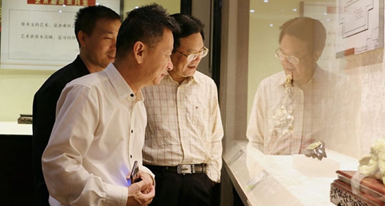 劉基文化學(xué)術(shù)研討會會議成員參觀考察倪東方藝術(shù)博物館
