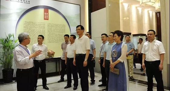 浙江省委常委、統(tǒng)戰(zhàn)部部長熊建平一行參觀安特集團(tuán)·倪東方藝術(shù)博物館
