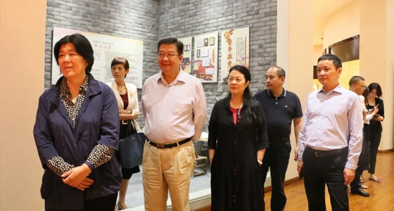 Shao Xujun, vicepresidente de la Federación China de chinos de ultramar retornados y su grupo visitaron el Museo de Arte Ante Ni Dongfang.